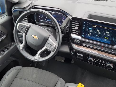 Used 2025 Chevrolet Silverado 1500 LT AWD/4WD image 5