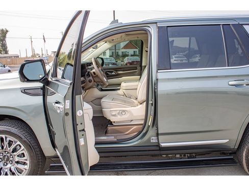 Used 2024 GMC Yukon Denali w/ Advanced Technology Package AWD/4WD image 30