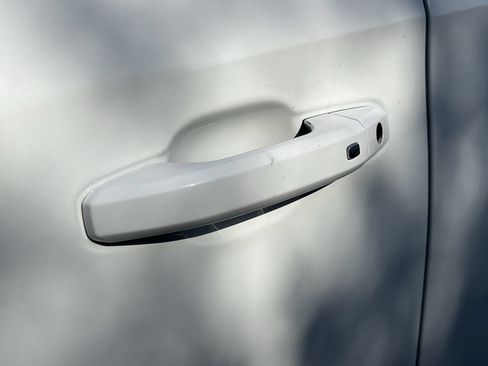 Used 2023 Chevrolet Silverado 1500 LT RWD image 10