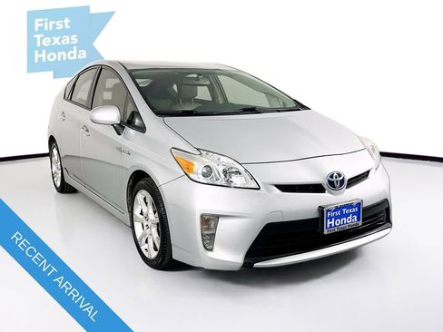 Used 2014 Toyota Prius Three image 1