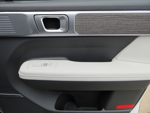 Used 2025 Hyundai Santa Fe Limited image 29