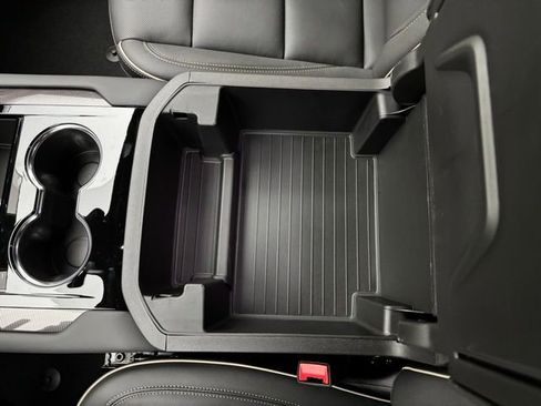 New 2026 GMC Yukon XL Elevation image 32