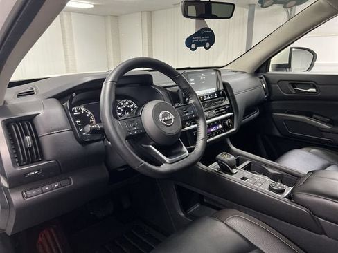 Used 2024 Nissan Pathfinder SL AWD/4WD image 10