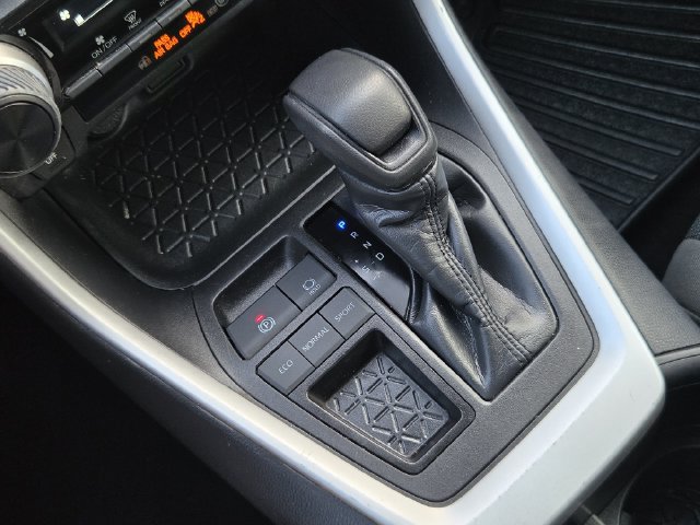 Used 2024 Toyota RAV4 LE FWD image 18