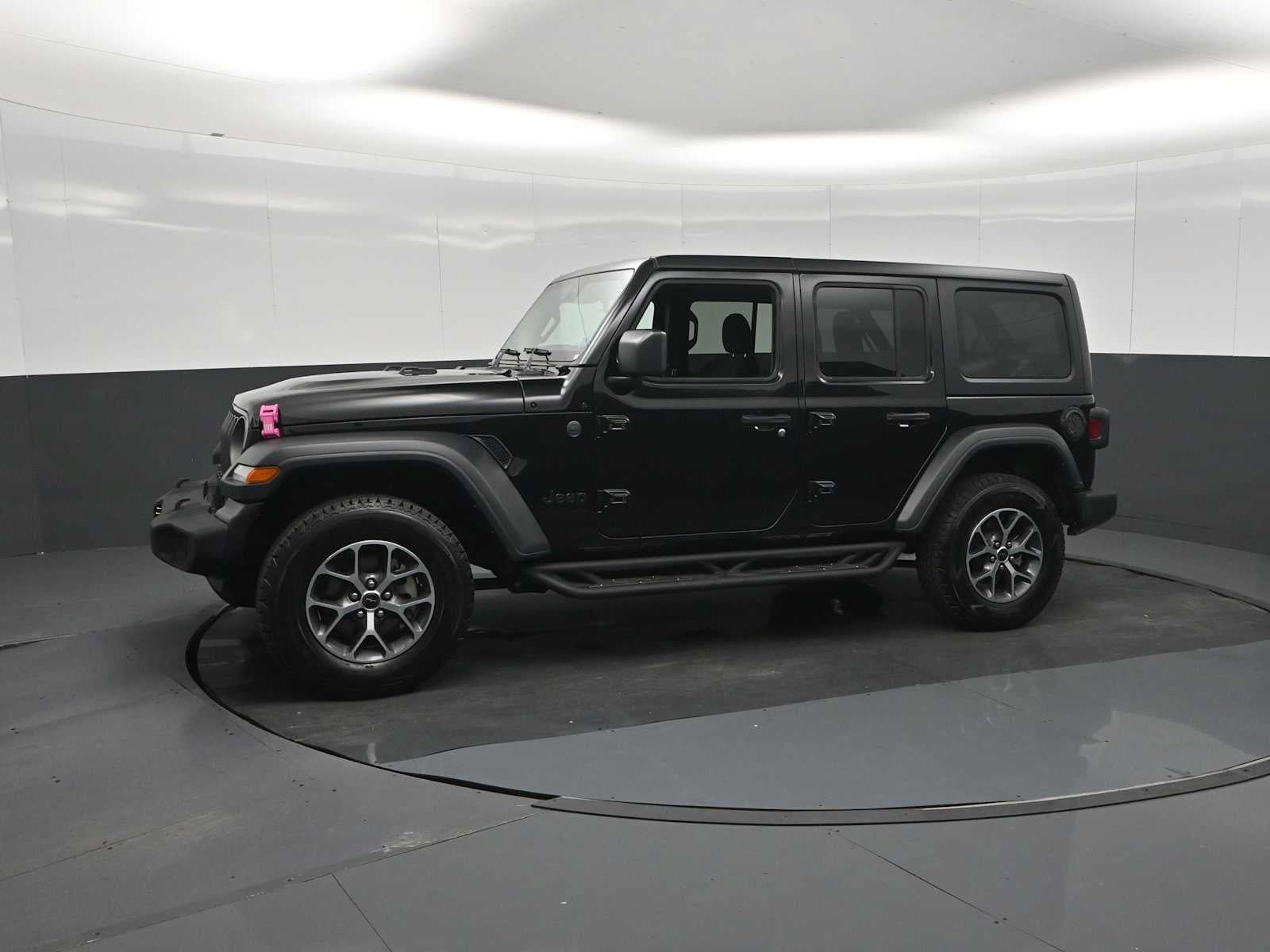 Used 2024 Jeep Wrangler Unlimited Sport AWD/4WD image 4