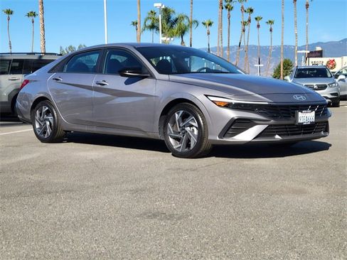 Used 2025 Hyundai Elantra Sport image 27