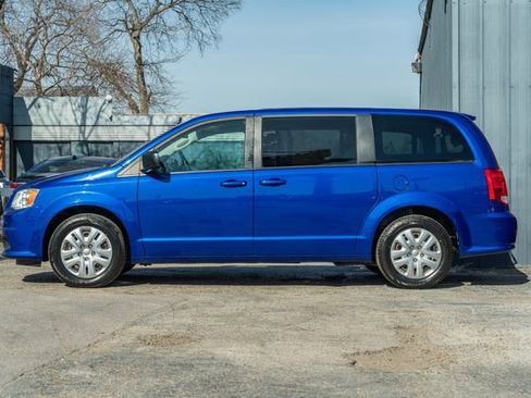 Used 2018 Dodge Grand Caravan SE w/ UConnect Hands-Free Group image 3