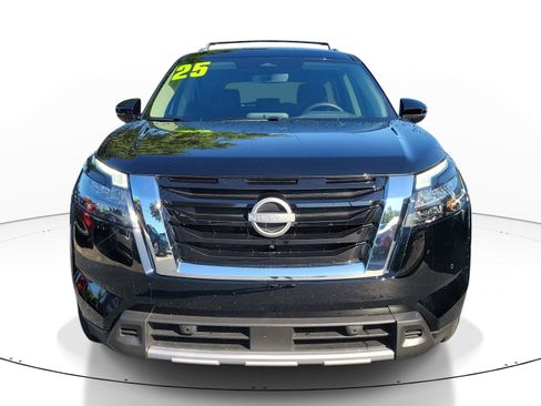 Certified 2025 Nissan Pathfinder SL w/ Cargo Package FWD image 2