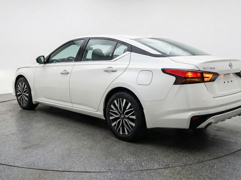 Used 2025 Nissan Altima 2.5 SV image 6
