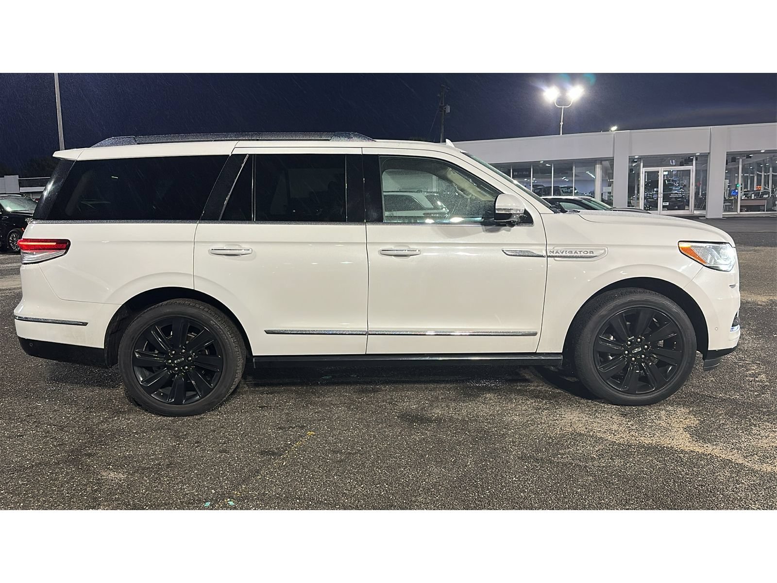 Used 2022 Lincoln Navigator Reserve AWD/4WD image 7