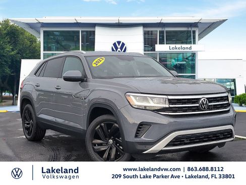 Used 2023 Volkswagen Atlas Cross Sport SE w/ Black Wheel Package FWD image 1