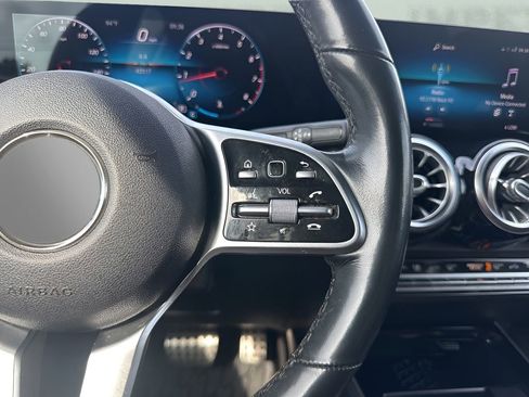 Used 2021 Mercedes-Benz GLB 250 4MATIC image 17