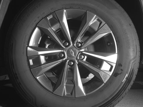 Used 2025 Chevrolet Equinox LT FWD image 14