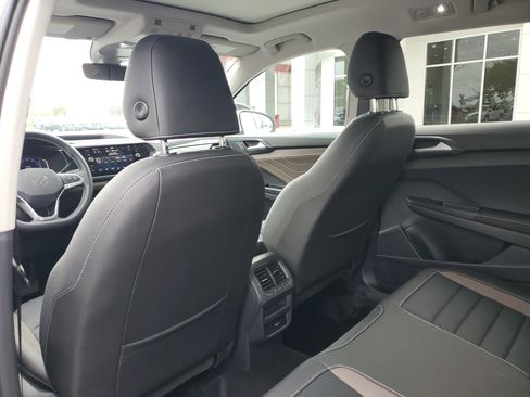 Used 2024 Volkswagen Taos SEL image 10