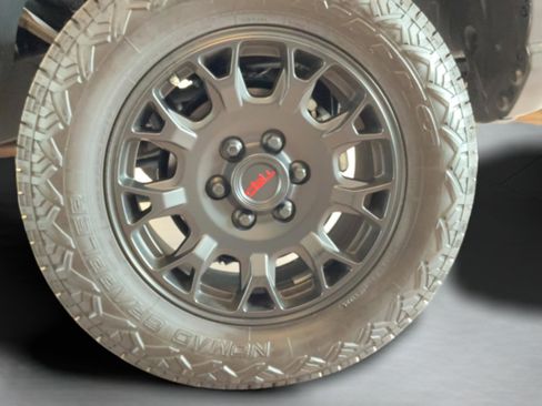 Used 2025 Toyota Tacoma SR5 AWD/4WD image 36