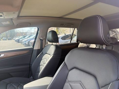 Used 2024 Volkswagen Atlas SE image 15