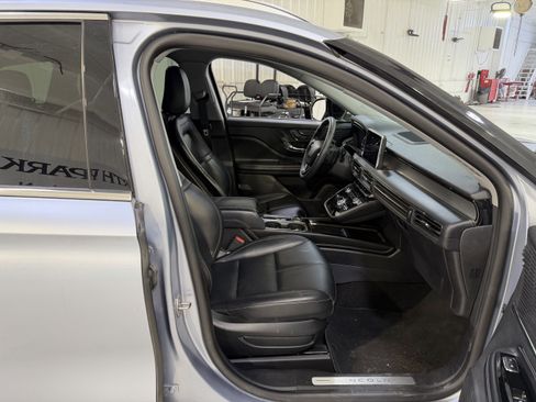 Used 2022 Lincoln Corsair FWD w/ Rear Removable Package Tray image 13