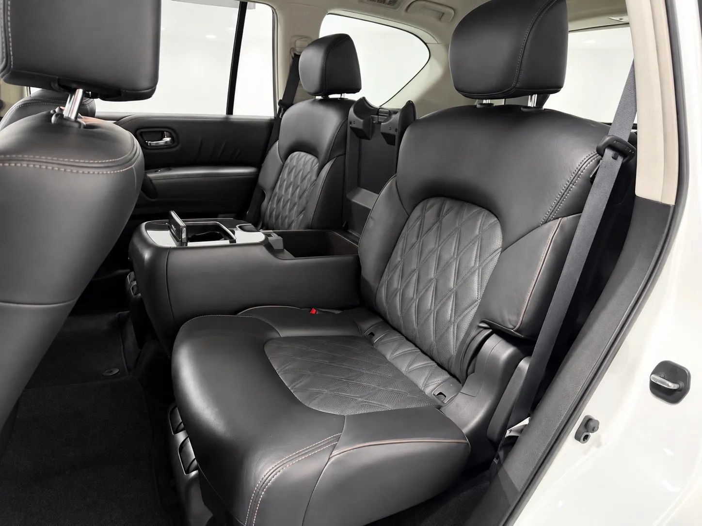 Used 2022 Nissan Armada Platinum w/ Captain's Chairs Package RWD image 16