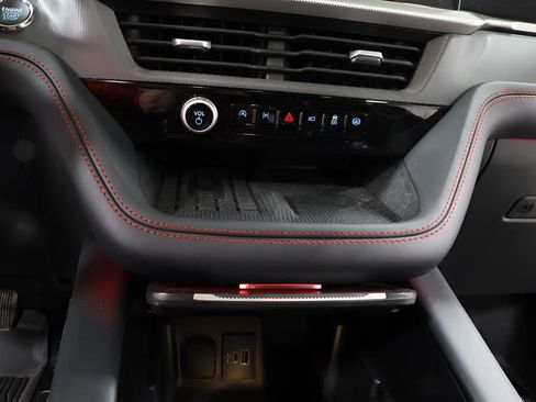 Used 2025 Ford Explorer ST AWD/4WD image 11