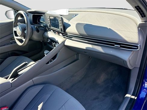 Used 2025 Hyundai Elantra Sport image 26