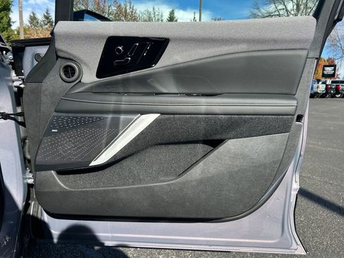 Used 2025 Cadillac Optiq Luxury 1 AWD/4WD image 19