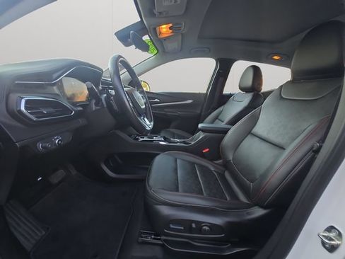 Used 2023 Chevrolet Bolt EUV Premier w/ Sun & Sound Package FWD image 10