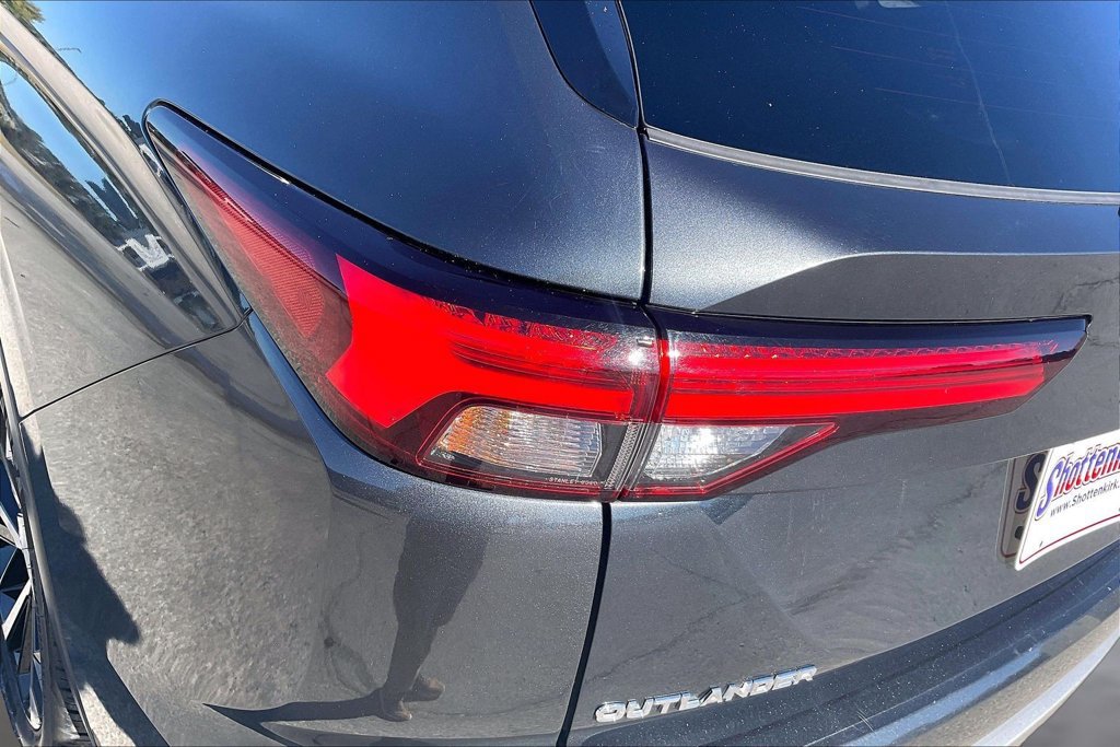 Used 2024 Mitsubishi Outlander AWD image 22