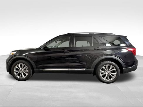 Used 2023 Ford Explorer XLT w/ Equipment Group 202A image 4