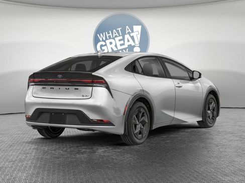 New 2026 Toyota Prius XLE FWD image 2