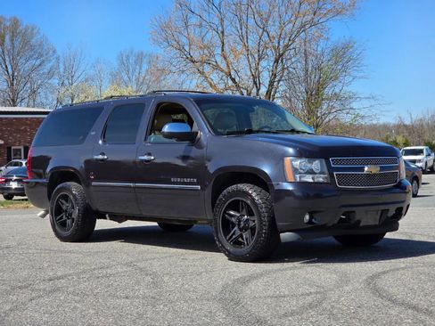 Used 2013 Chevrolet Suburban LTZ image 3
