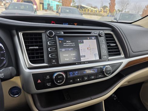 Used 2019 Toyota Highlander Limited AWD/4WD image 38