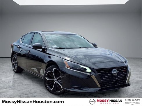 Used 2024 Nissan Altima 2.5 SR FWD image 1
