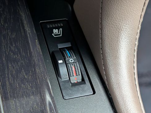 Used 2023 Lexus GX 460 Premium image 28