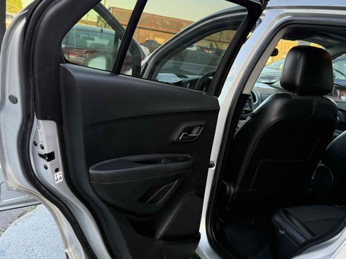 Used 2015 Chevrolet Trax LT w/ LT Sun and Sound Package image 67