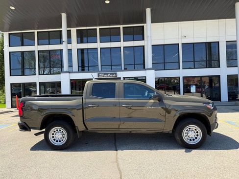 Used 2023 Chevrolet Colorado W/T RWD image 4