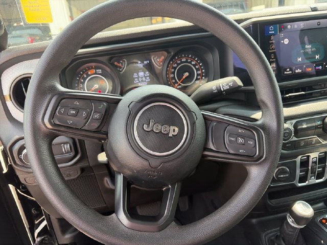 Used 2025 Jeep Wrangler Unlimited Sport AWD/4WD image 14