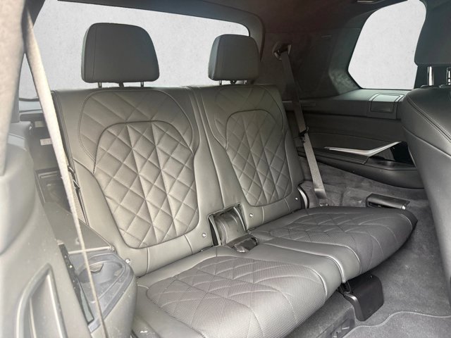 Used 2026 BMW X7 xDrive40i w/ M Sport Package AWD/4WD image 22