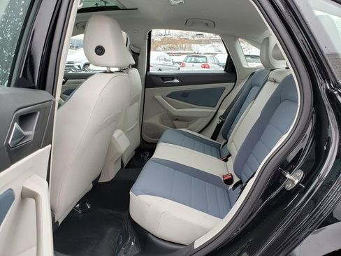 New 2026 Volkswagen Jetta SE FWD image 8