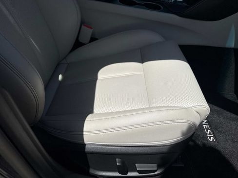 Used 2023 Genesis G70 2.0T RWD image 14