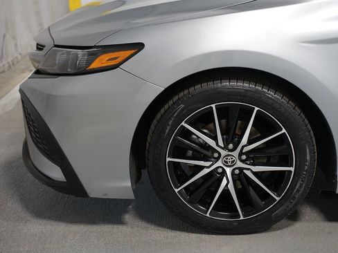 Used 2023 Toyota Camry SE FWD image 5