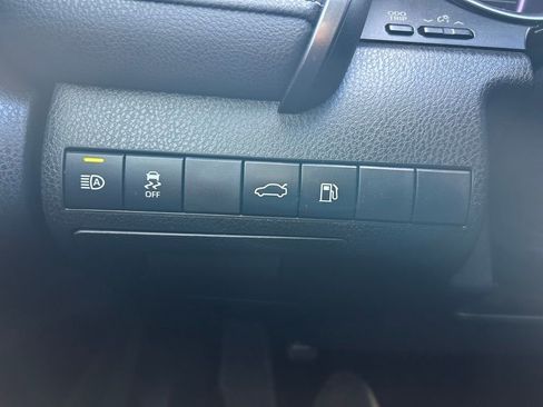 Used 2018 Toyota Camry L image 17