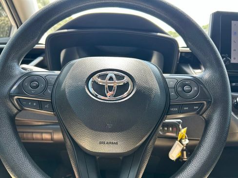 Used 2025 Toyota Corolla LE FWD image 22