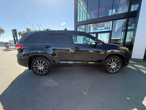 Used 2018 Toyota Highlander SE AWD/4WD image 15