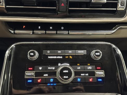 Used 2023 Lincoln Navigator Reserve AWD/4WD image 18