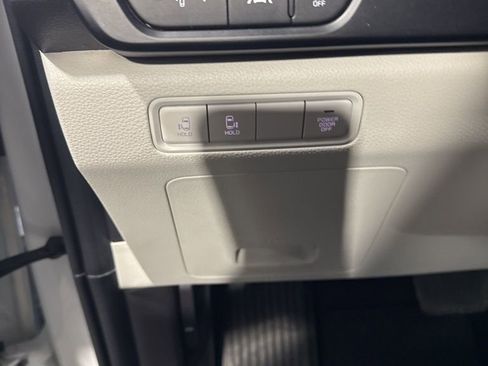 Used 2022 Kia Carnival LX image 29