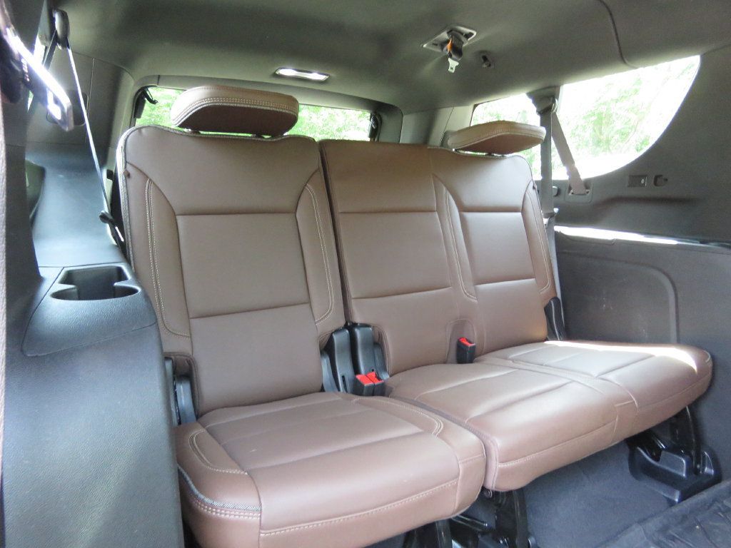 Used 2023 Chevrolet Suburban High Country w/ Premium Package 2 AWD/4WD image 17
