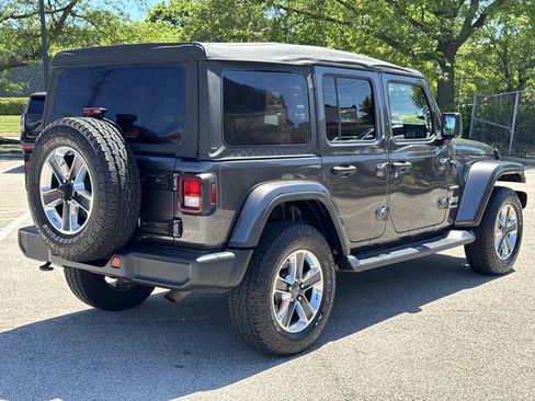 Used 2018 Jeep Wrangler Unlimited Sahara AWD/4WD image 5