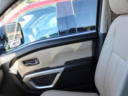 Used 2016 Nissan Titan SL image 13