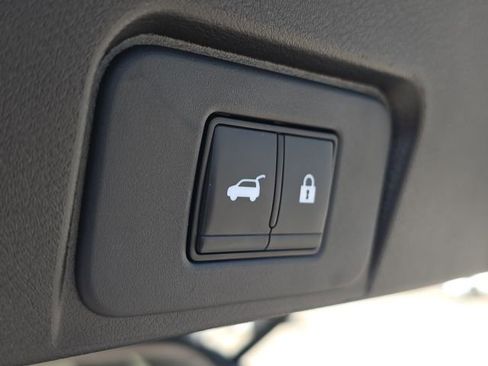 Used 2024 Nissan Rogue SV w/ SV Premium Package image 12