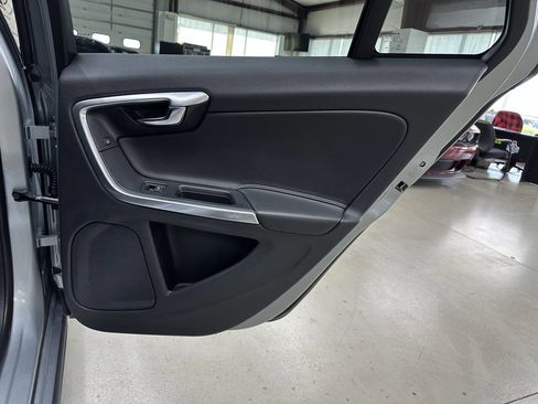 Used 2018 Volvo V60 T5 Dynamic w/ Vision Package image 14